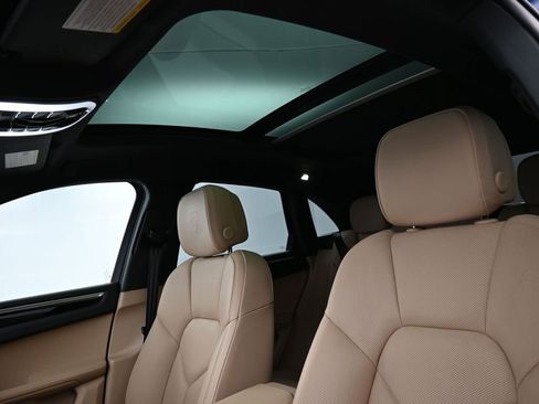 Certified 2024 Porsche Macan image 21