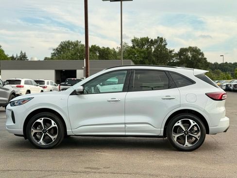 Used 2025 Ford Escape ST-Line Elite w/ Premium Technology Package AWD/4WD image 35