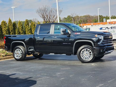 Used 2025 Chevrolet Silverado 2500 LT w/ Z71 Chrome Sport Edition image 3
