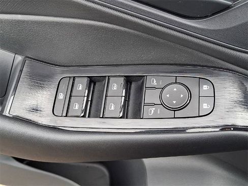 Certified 2025 Nissan Rogue S image 27