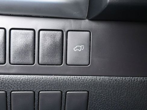 Used 2016 Toyota Highlander XLE image 7