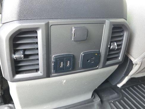 Used 2019 Ford F250 XLT w/ XLT Premium Package image 15