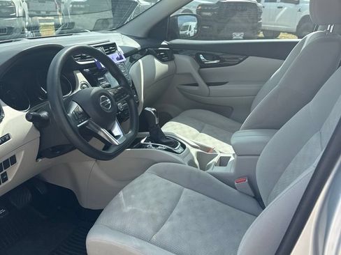 Used 2018 Nissan Rogue Sport SV FWD image 9