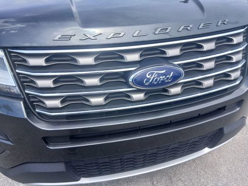 Used 2017 Ford Explorer XLT FWD image 22