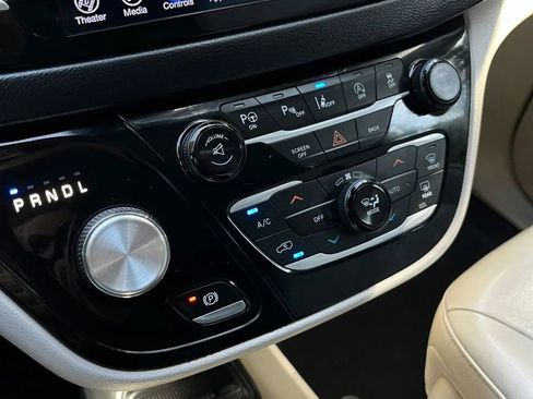 Used 2017 Chrysler Pacifica Touring-L Plus w/ Advanced Safetytec Group image 22