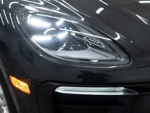 Used 2023 Porsche Macan AWD/4WD image 38
