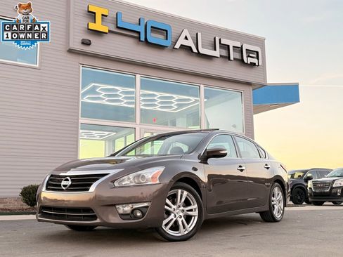 Used 2013 Nissan Altima 3.5 SV image 1