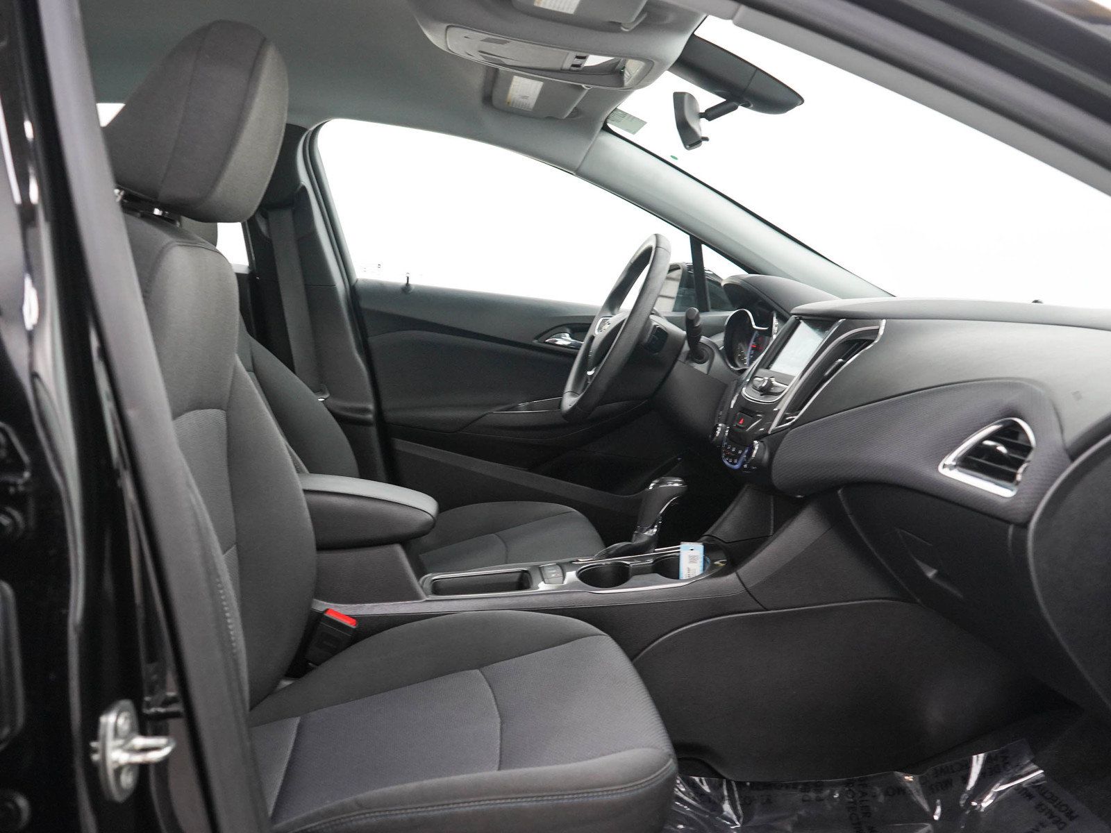 Used 2019 Chevrolet Cruze LT w/ Convenience Package FWD image 11