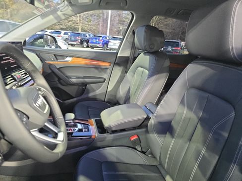 Used 2023 Audi Q5 2.0T Premium w/ Convenience Package image 15