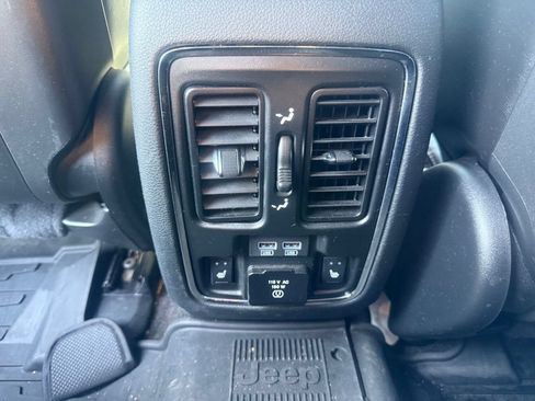 Used 2018 Jeep Grand Cherokee Trailhawk w/ Trailhawk Luxury Group AWD/4WD image 34