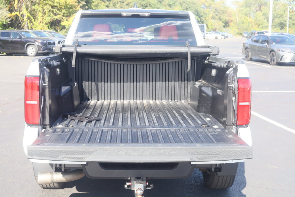 Used 2025 Toyota Tacoma SR5 AWD/4WD image 28