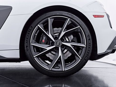 Used 2022 Audi R8 V10 w/ Carbon Exterior Package RWD image 42