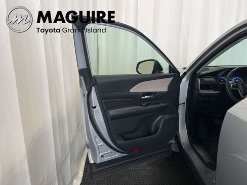 Used 2024 Toyota Grand Highlander Platinum image 18