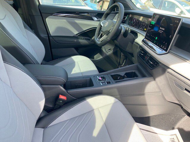 New 2026 Volkswagen Tiguan SE R-Line AWD/4WD image 12