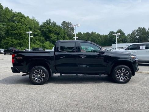 Used 2023 Chevrolet Colorado LT w/ LT Convenience Package III AWD/4WD image 2