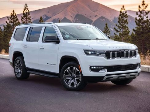 Used 2024 Jeep Wagoneer Series II w/ Flexible Seating Group RWD image 2