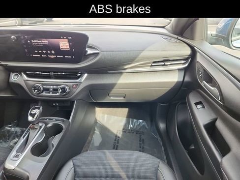 Used 2024 Buick Envista Preferred w/ Convenience I Package image 24