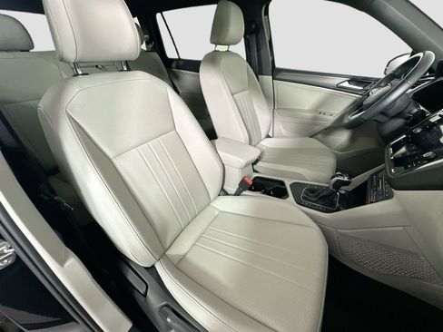 Certified 2023 Volkswagen Tiguan SE R-Line image 27