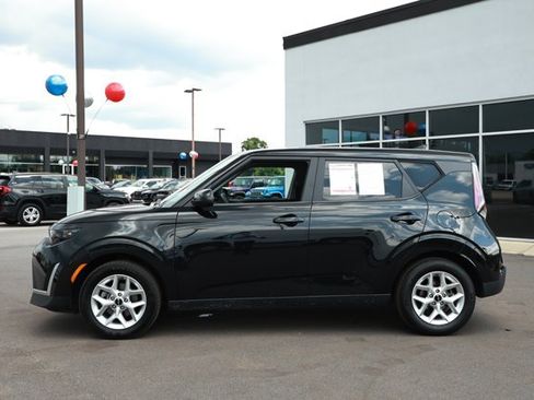 Used 2024 Kia Soul LX w/ Option Group 015 FWD image 9