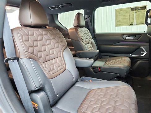 Used 2025 Nissan Armada Platinum Reserve image 52