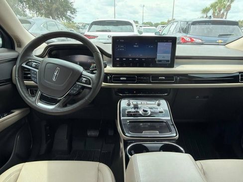 Used 2023 Lincoln Nautilus FWD w/ Premium Package image 10