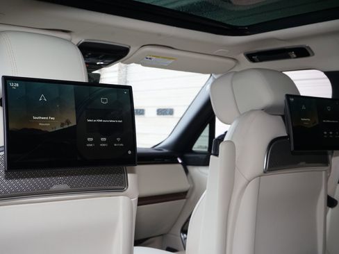 Used 2023 Land Rover Range Rover Autobiography image 21