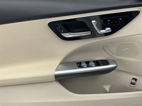 Used 2024 Mercedes-Benz C 300 Sedan image 33