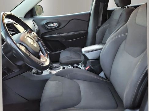 Used 2016 Jeep Cherokee Latitude w/ Comfort/Convenience Group AWD/4WD image 10
