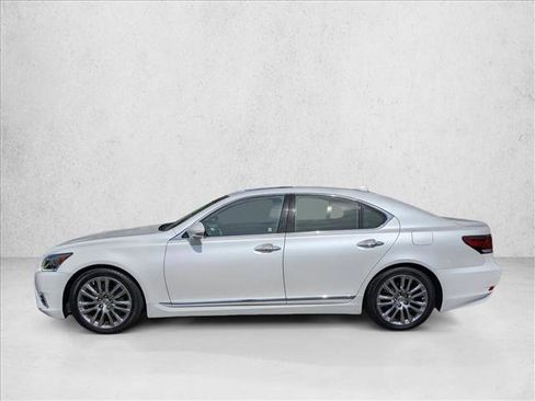 Used 2017 Lexus LS 460 w/ Comfort Package RWD image 9