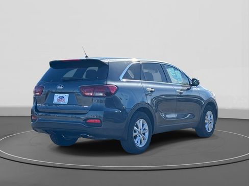 Used 2020 Kia Sorento LX image 5