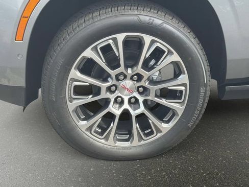 New 2026 GMC Yukon Denali w/ Denali Reserve Package AWD/4WD image 10