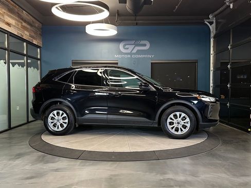 Used 2023 Ford Escape Active w/ Tech Pack #2 AWD/4WD image 2