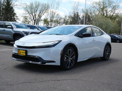 New 2026 Toyota Prius XLE FWD image 4