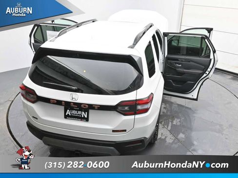 New 2026 Honda Pilot TrailSport image 37