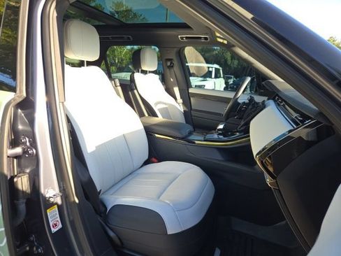 Used 2025 Land Rover Range Rover Sport Dynamic SE AWD/4WD image 3