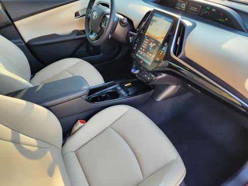 Used 2019 Toyota Prius image 18