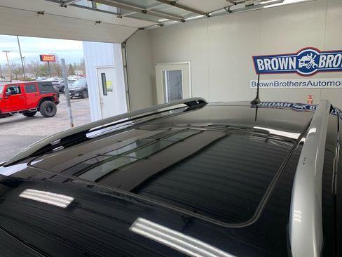 Used 2019 Jeep Cherokee Limited w/ Luxury Group AWD/4WD image 13