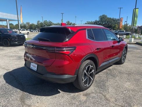 New 2026 Chevrolet Equinox EV LT image 3