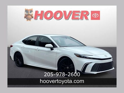 Used 2025 Toyota Camry SE FWD image 1