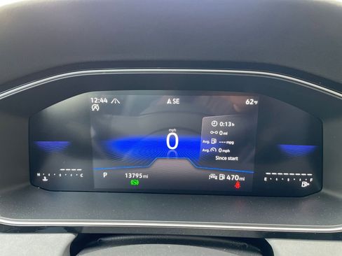 Used 2025 Volkswagen Jetta SE image 41