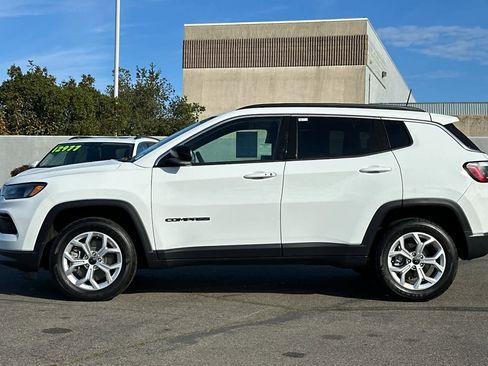 Used 2025 Jeep Compass Latitude image 9