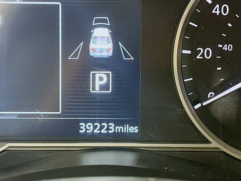 Used 2024 Nissan Versa SR image 19