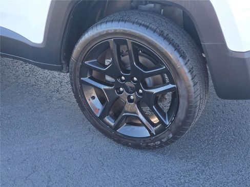 Certified 2020 Jeep Renegade Latitude image 18