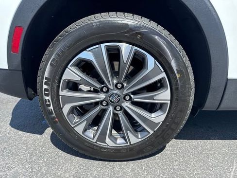 Certified 2024 Buick Envision Preferred AWD/4WD image 9