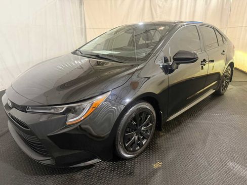 Certified 2024 Toyota Corolla LE image 1
