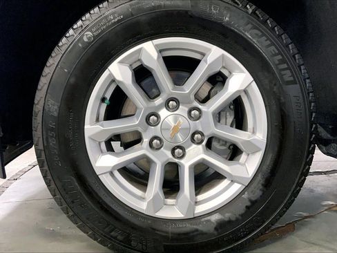 Used 2025 Chevrolet Silverado 1500 LT AWD/4WD image 9