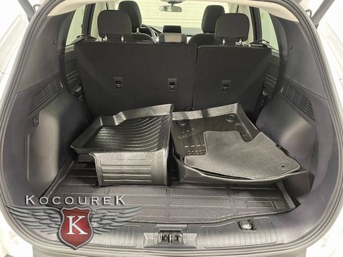 Used 2022 Ford Escape SE w/ SE Sport Appearance Package image 25