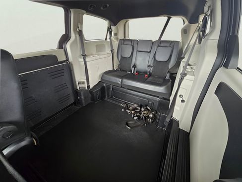 Used 2020 Dodge Grand Caravan SXT image 78