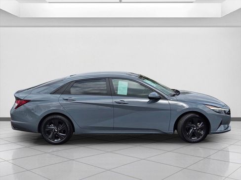 Used 2021 Hyundai Elantra SEL FWD image 4