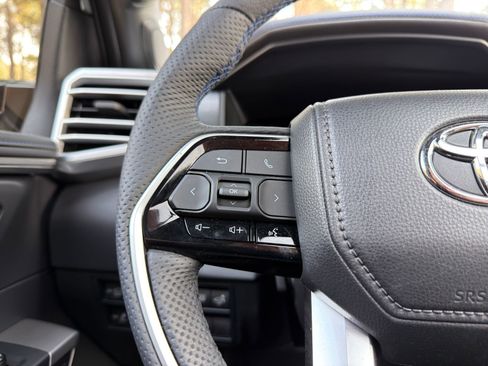 Used 2025 Toyota Sequoia Platinum image 22